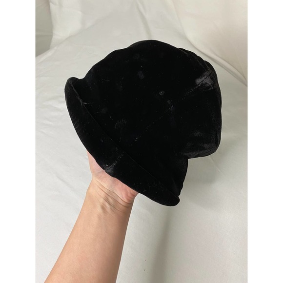Vintage black velvet hat - Picture 7 of 7